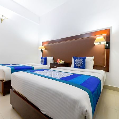 Oyo 7188 Ajantha Regency Hotel Kochi Buitenkant foto