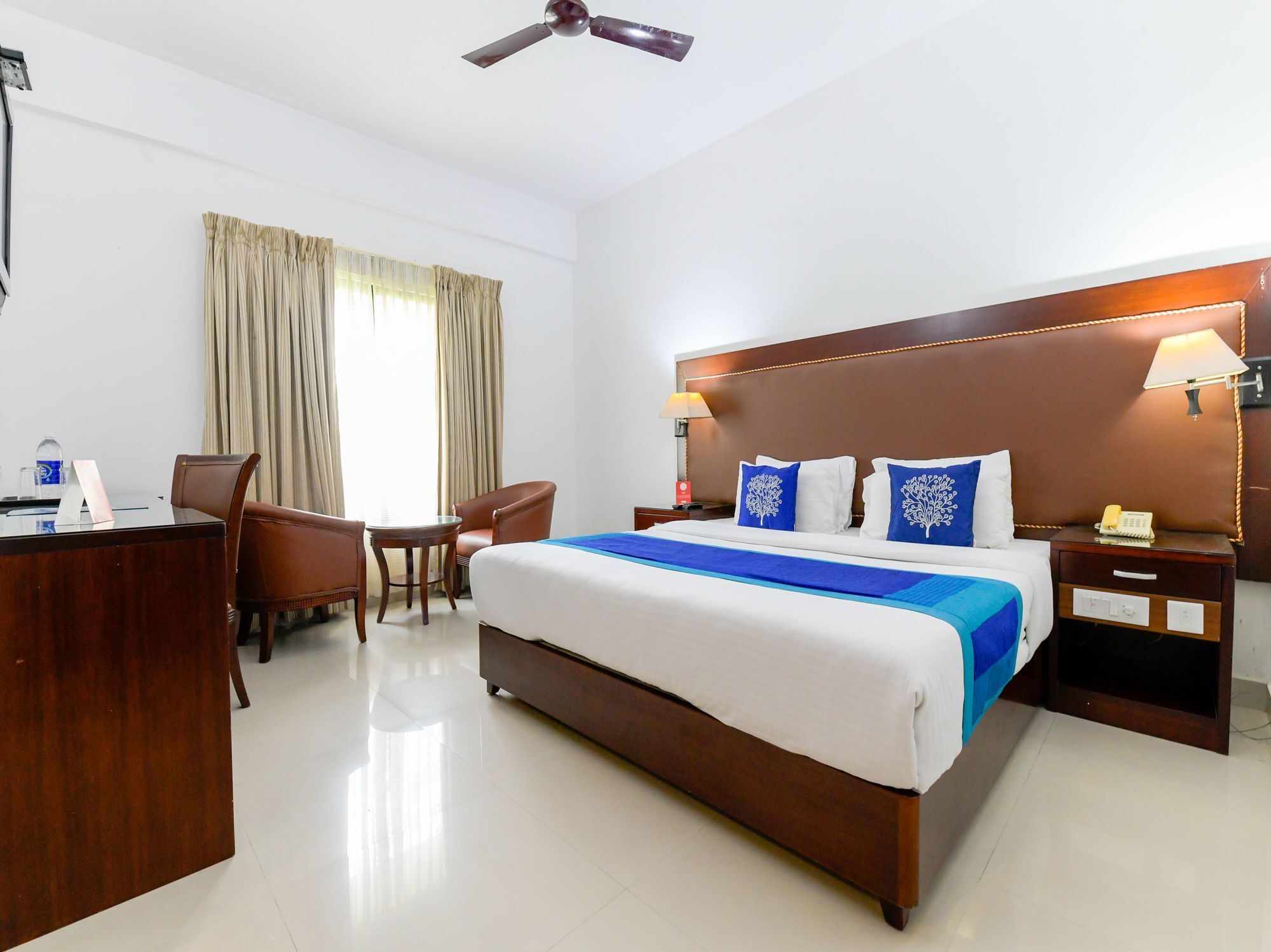 Oyo 7188 Ajantha Regency Hotel Kochi Buitenkant foto