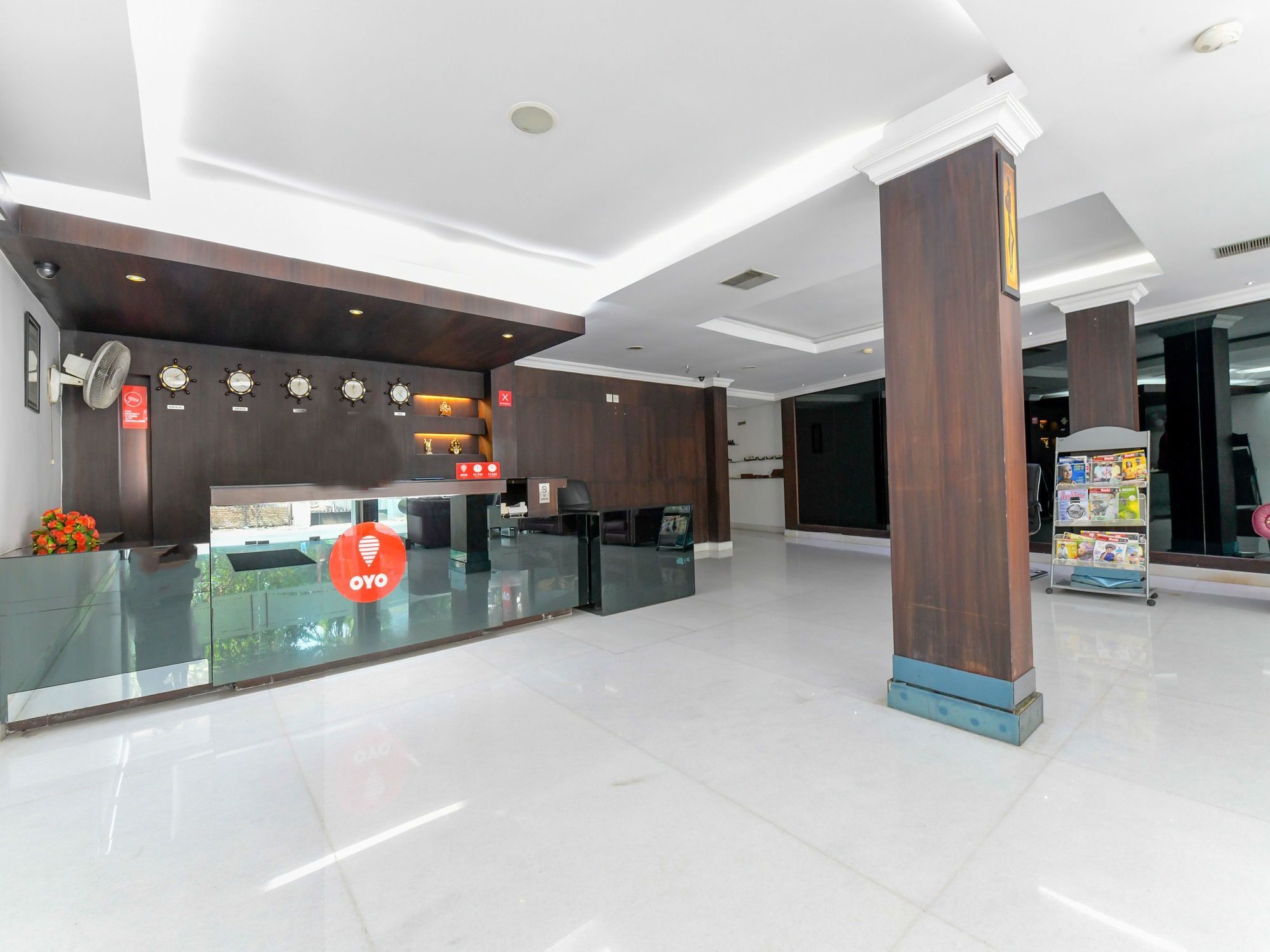 Oyo 7188 Ajantha Regency Hotel Kochi Buitenkant foto