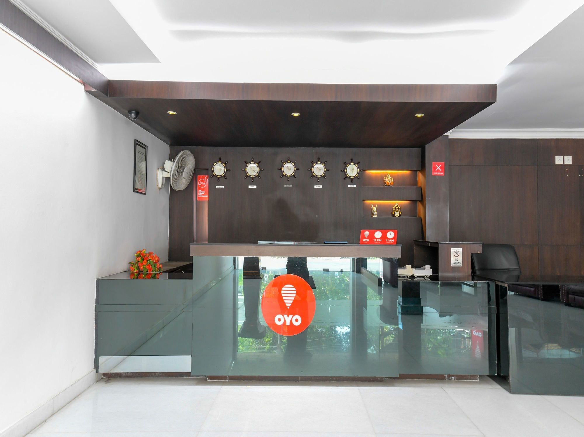 Oyo 7188 Ajantha Regency Hotel Kochi Buitenkant foto