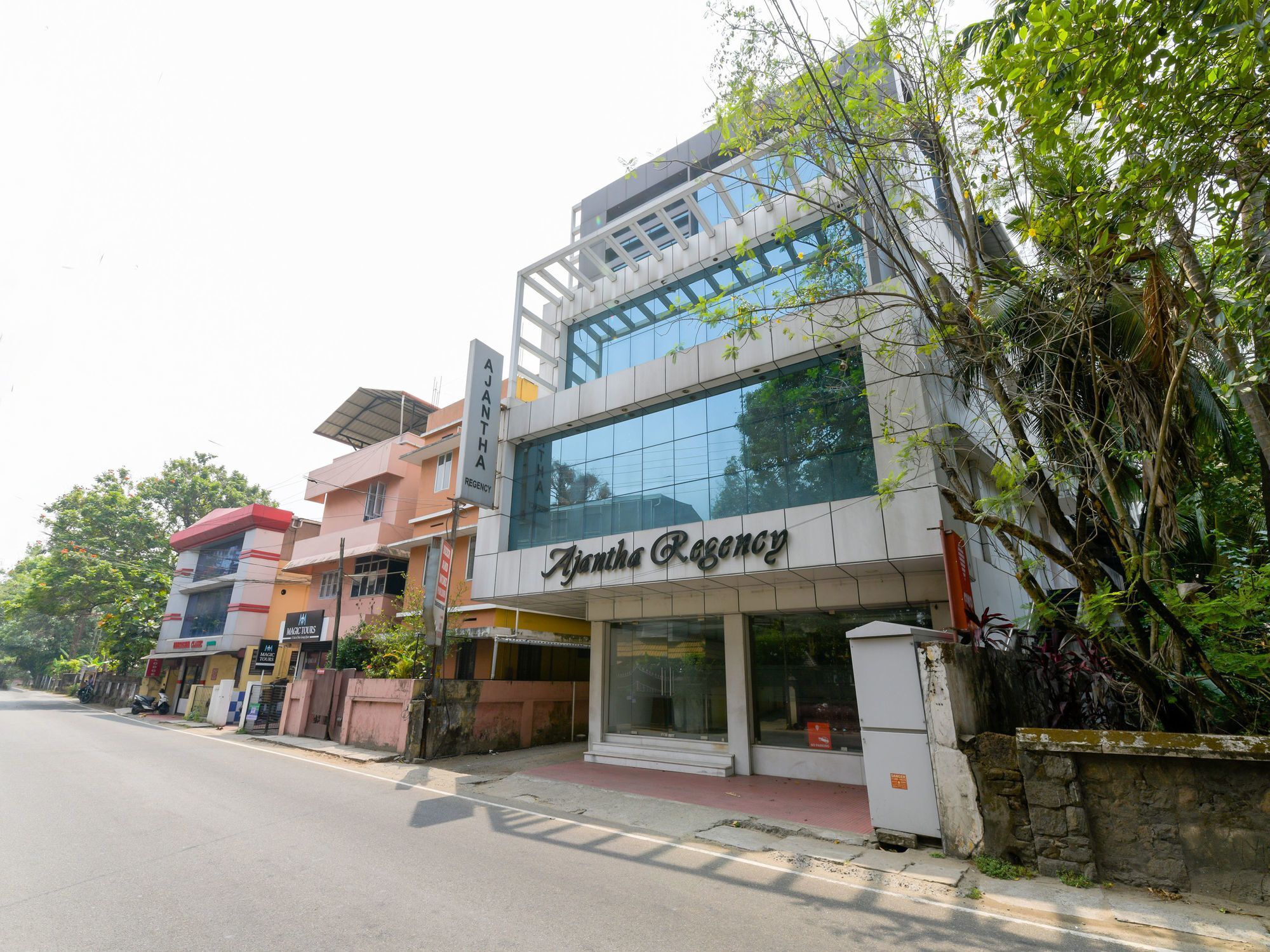 Oyo 7188 Ajantha Regency Hotel Kochi Buitenkant foto